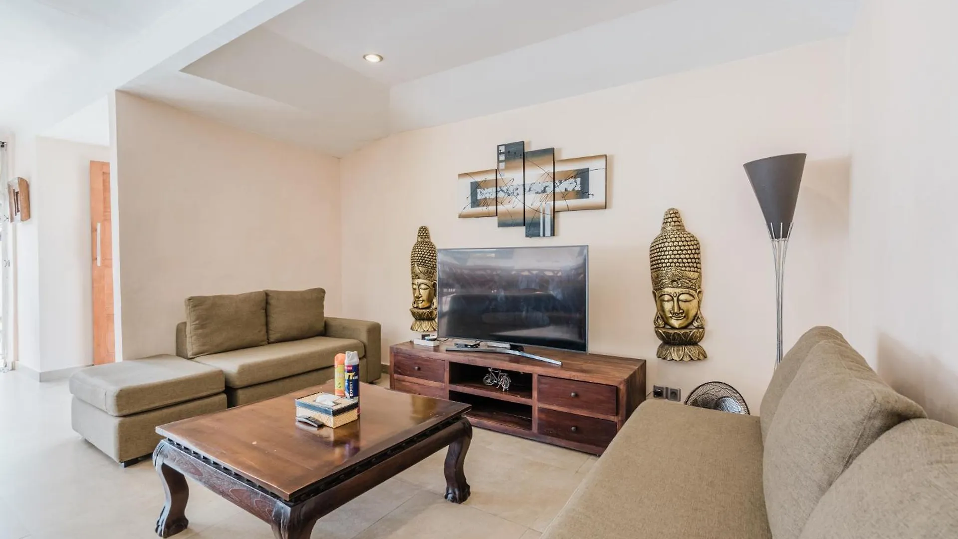 Villa Vista 3 Seminyak  スミニャック