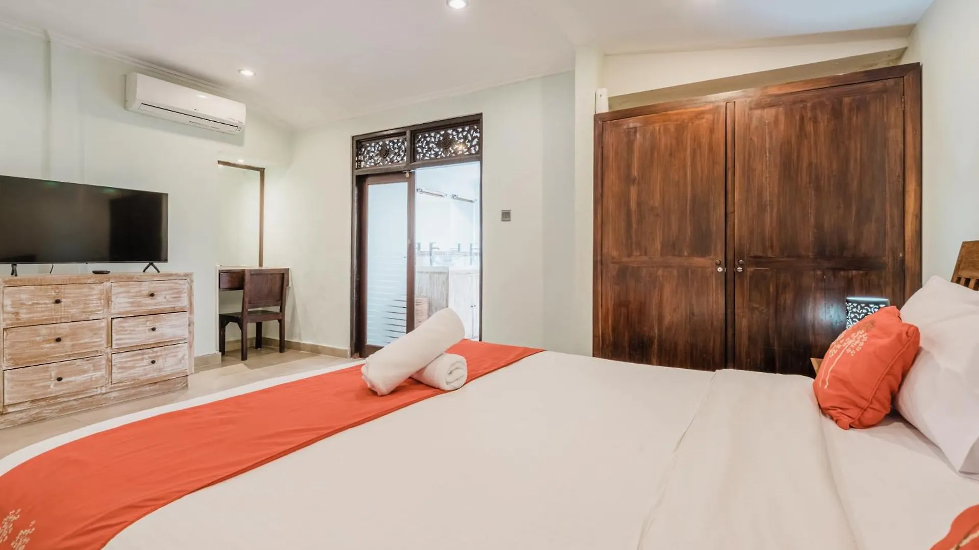 Villa Vista 3 Seminyak スミニャック