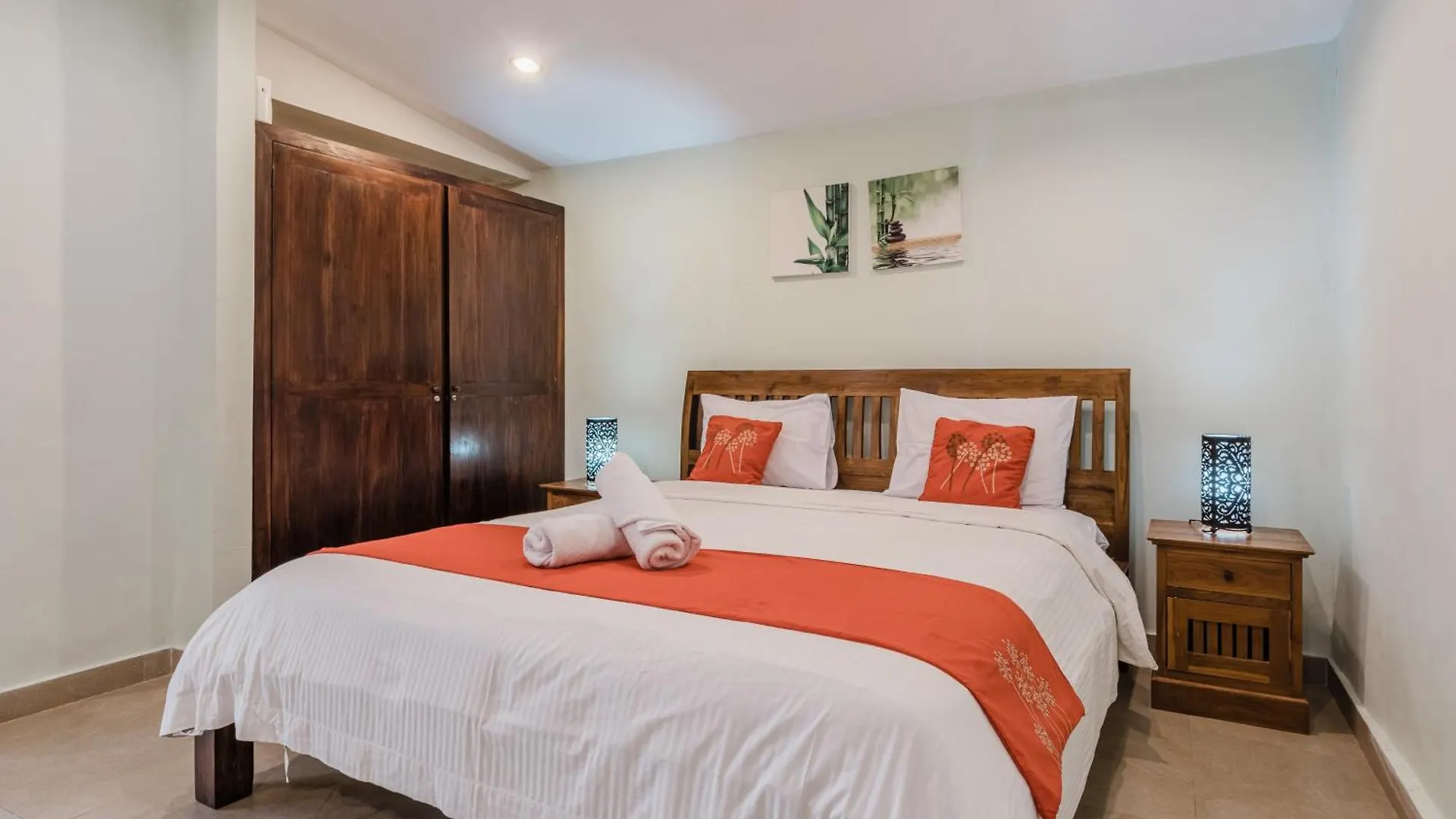 Villa Vista 3 Seminyak  スミニャック