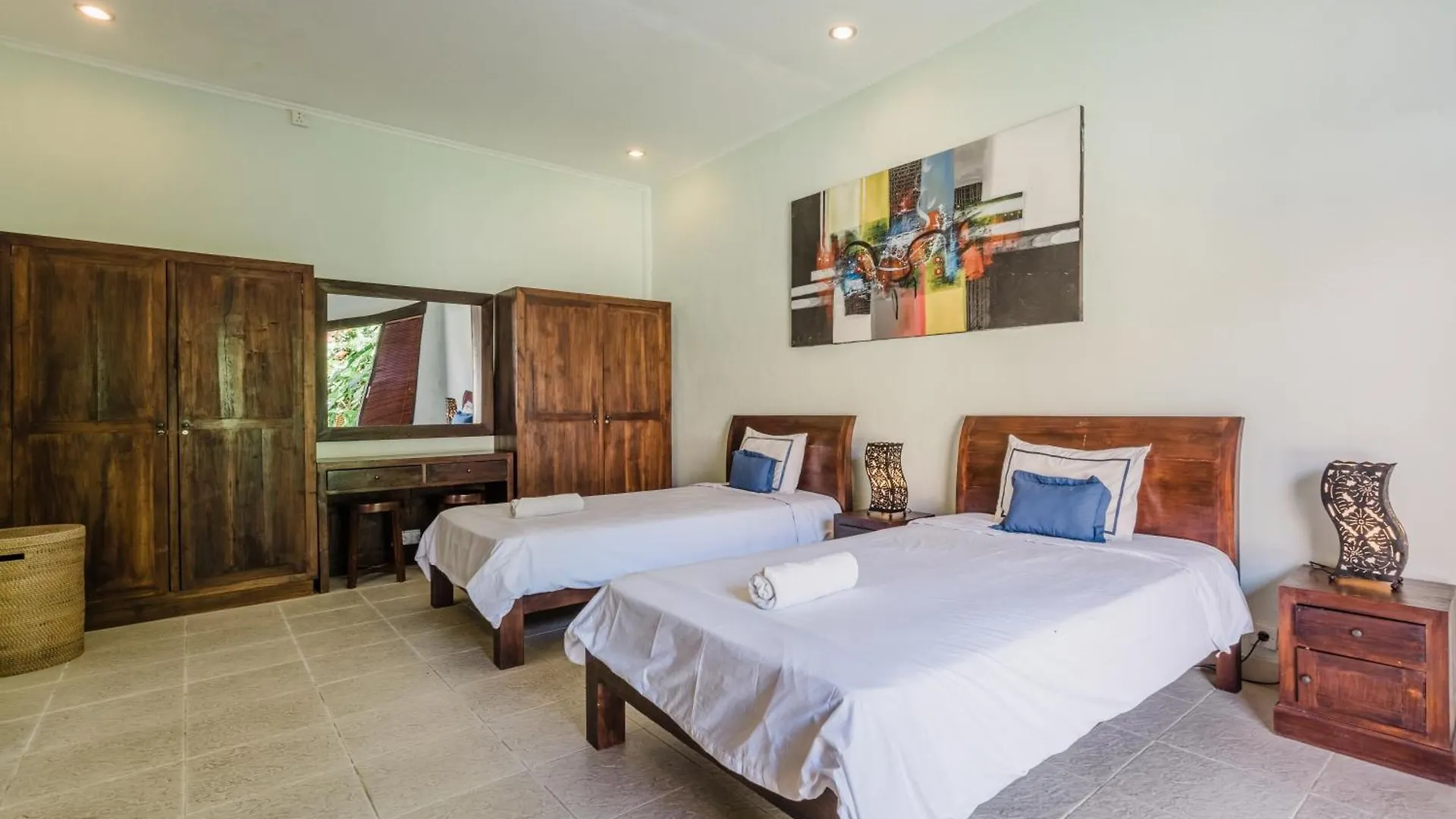 Villa Vista 3 Seminyak 0*, スミニャック
